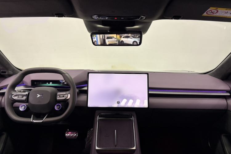 Used XPeng P7 2025 Model—750 All-Wheel-Drive High-Performance Ultra Interior 2