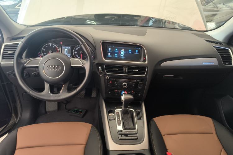 Used Audi Q5 2016 40 TFSI Trendy Edition Center Console