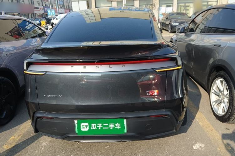 Used Tesla Model Y 2025 Long-Range All-Wheel-Drive Version
