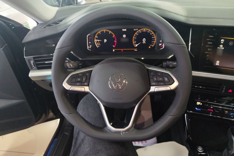 Used Volkswagen Passat 2026 Model, Outstanding 380TSI Longteng Edition Steering Wheel