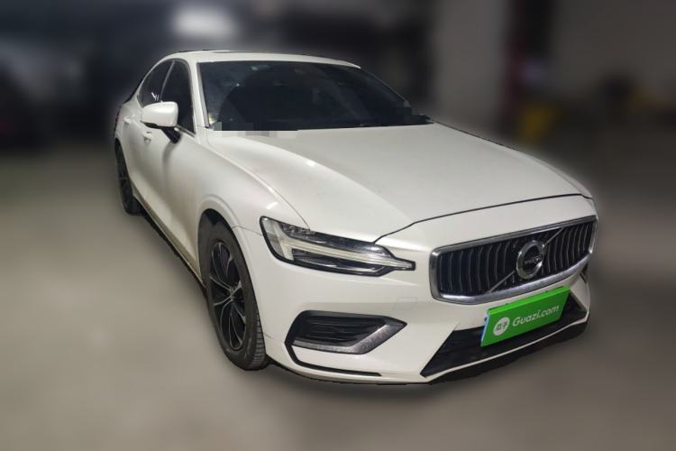 Used Volvo S60 2021 T4 Zhiyi Luxury Edition Front Right 45 Deg