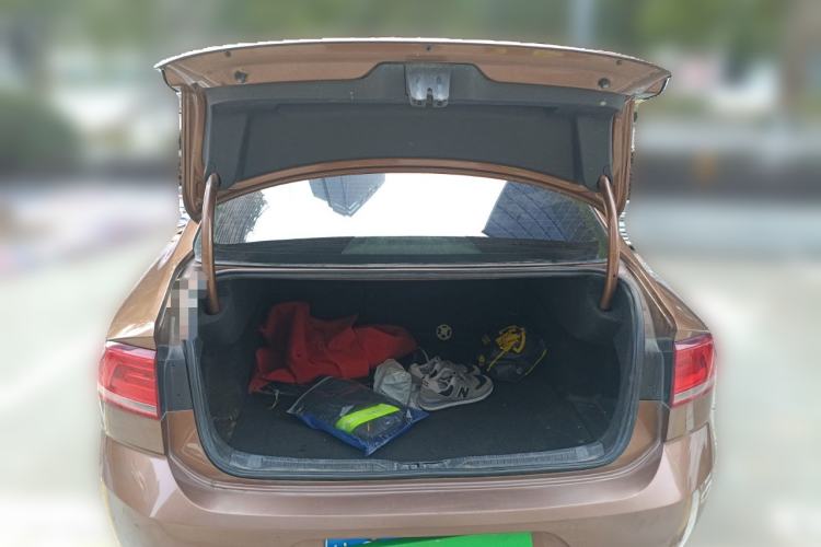 Used Volkswagen Lamando 2015 280TSI Manual Comfort Edition Trunk