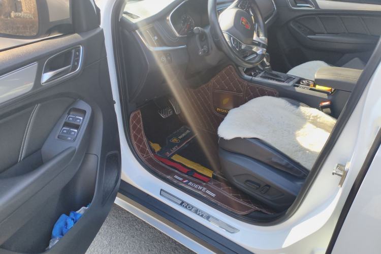 Used Roewe RX5 2016 20T Two-Wheel Drive Automatic Internet Smart Edition
