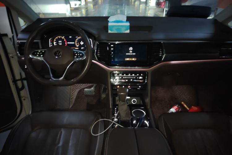 Used Volkswagen Viloran 2020 330TSI Luxury Edition Center Console