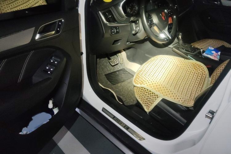 Used Roewe RX5 2016 20T Two-Wheel Drive Automatic Internet Smart Edition
