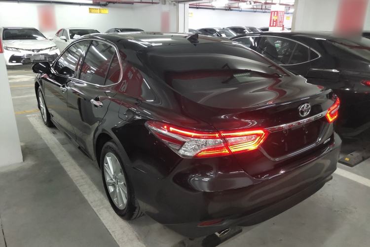Used Toyota Camry 2021 2.0G Luxury Edition
