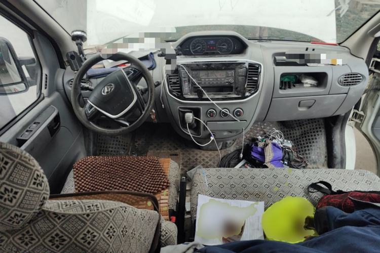 Used SAIC MAXUS Xintu V80 2019 2.5T Classic Model 6-Speed Manual Aotong Long Wheelbase Mid-Height 7-Seater