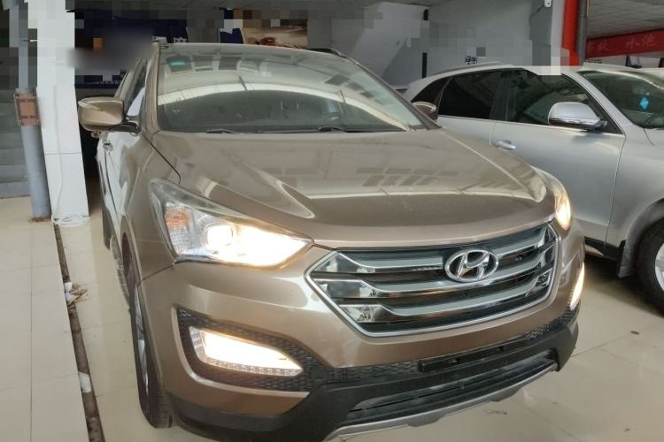 Used Hyundai Santa Fe 2015 2.4L Automatic Two-Wheel Drive Smart Version 5 Seats
