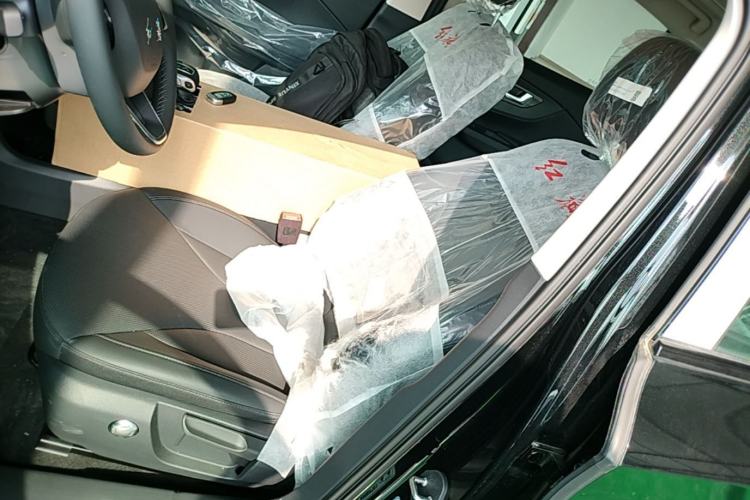 Used Hongqi E-QM5 2022 431 km Charge & Enjoy Edition
