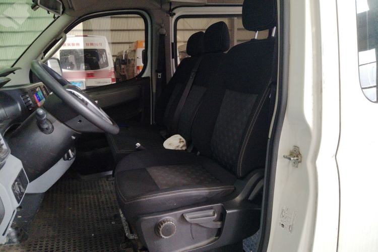 Used SAIC MAXUS Xintu V80 2023 2.0T Manual Classic Aoyuntong Long Wheelbase Mid-Height 6/7/8/9-Seater