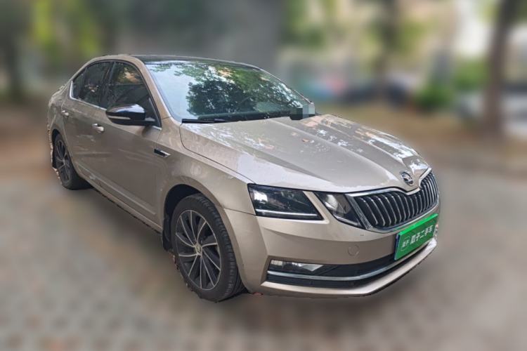 Used Skoda Octavia 2018 TSI280 DSG Luxury Edition Front Right 45 Deg