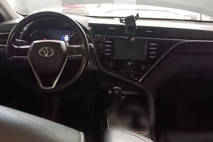 Used Toyota Camry 2018 2.0G Luxury Edition Center Console