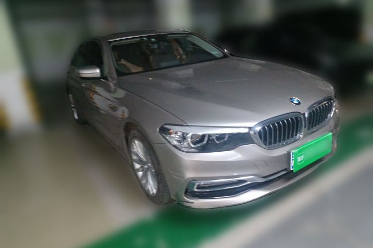 Used BMW 5 Series 2018 525Li Luxury Package Front Right 45 Deg