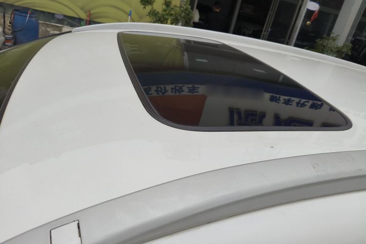 Used Honda CR-V 2015 2.4L two-wheel drive luxury version Roof