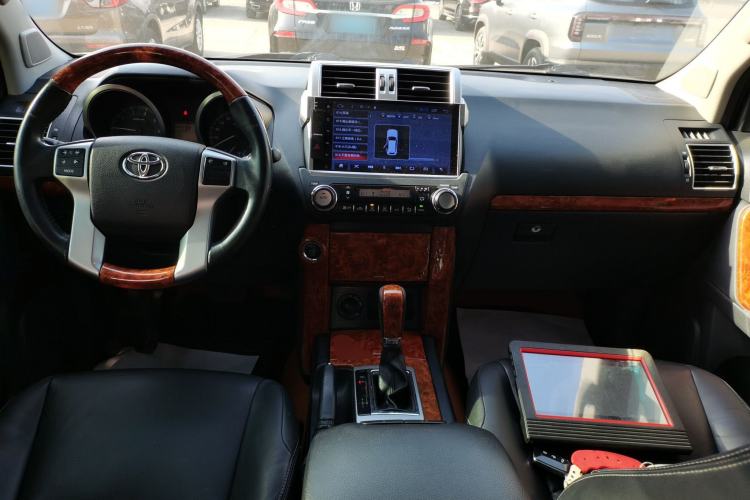 Used Toyota Prado 2016 2.7L Automatic Standard Edition Center Console