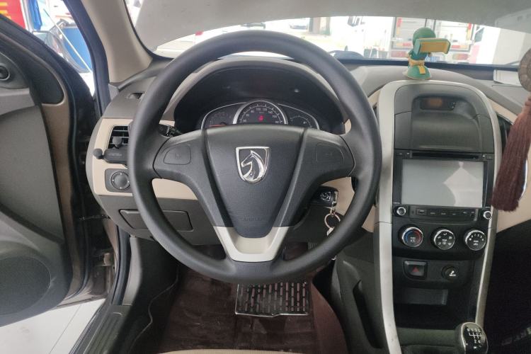 Used Baojun 630 2013 1.5L manual standard version