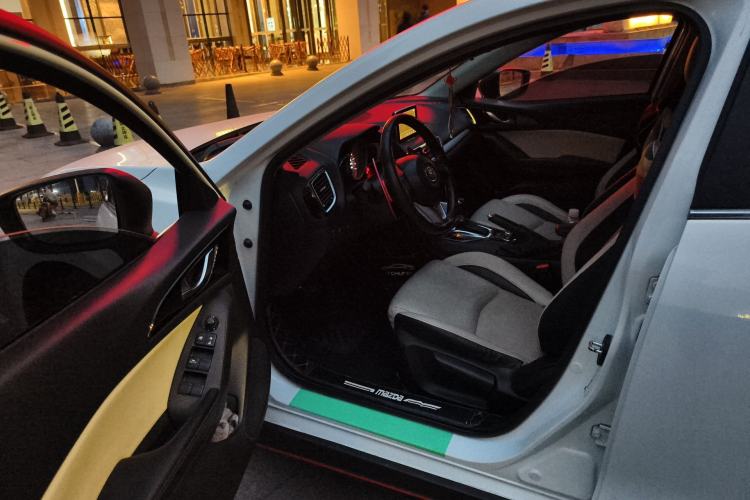 Used Mazda 3 Axela 2014 Sedan 2.0L Automatic Sport Model