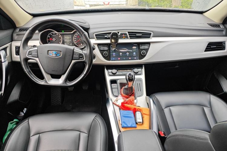 Used Geely Auto Emgrand X7 Sport 2018 2.0L Manual Two-Wheel Drive Zhiya Version Center Console