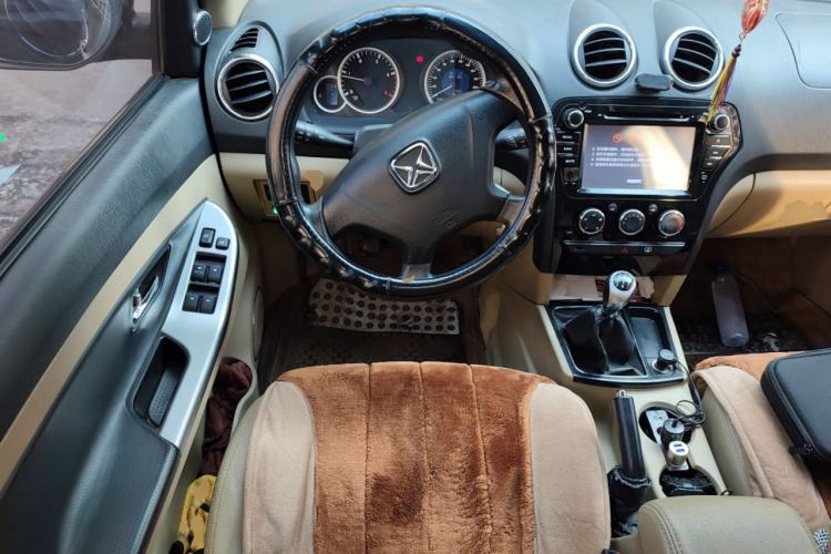 Used JMC Yusheng S350 2011 2.4T Two-Wheel-Drive Luxury 5-Seater Steering Wheel