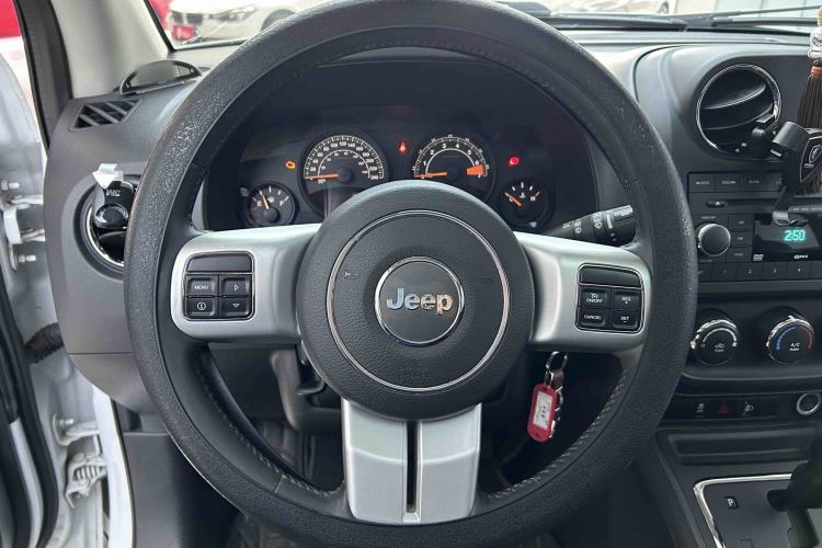 Used Jeep Compass 2015 2.0L two-wheel drive sport version Steering Wheel