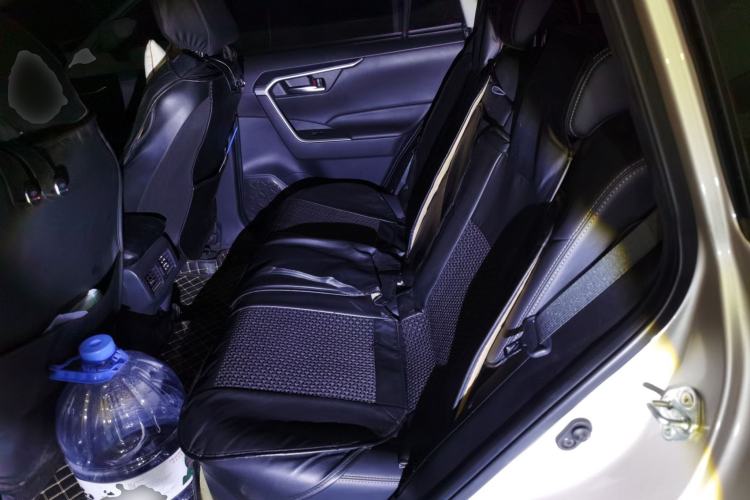 Used Toyota Wildlander 2020 Dual-Engine 2.5L E-CVT Two-Wheel Drive Luxury Edition Left Rear Seat