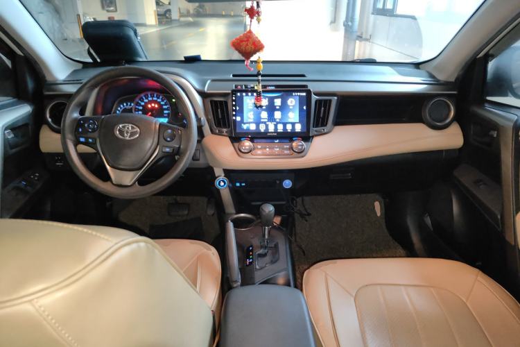 Used Toyota RAV4 2015 2.0L CVT Two-Wheel Drive Fashion Edition