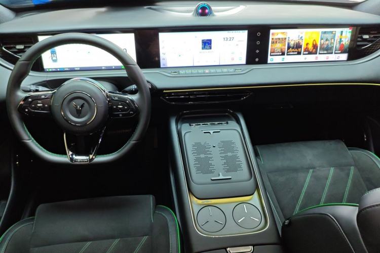 Used VOYAH FREE 2025 318 259 km All-Wheel-Drive Exploration Edition