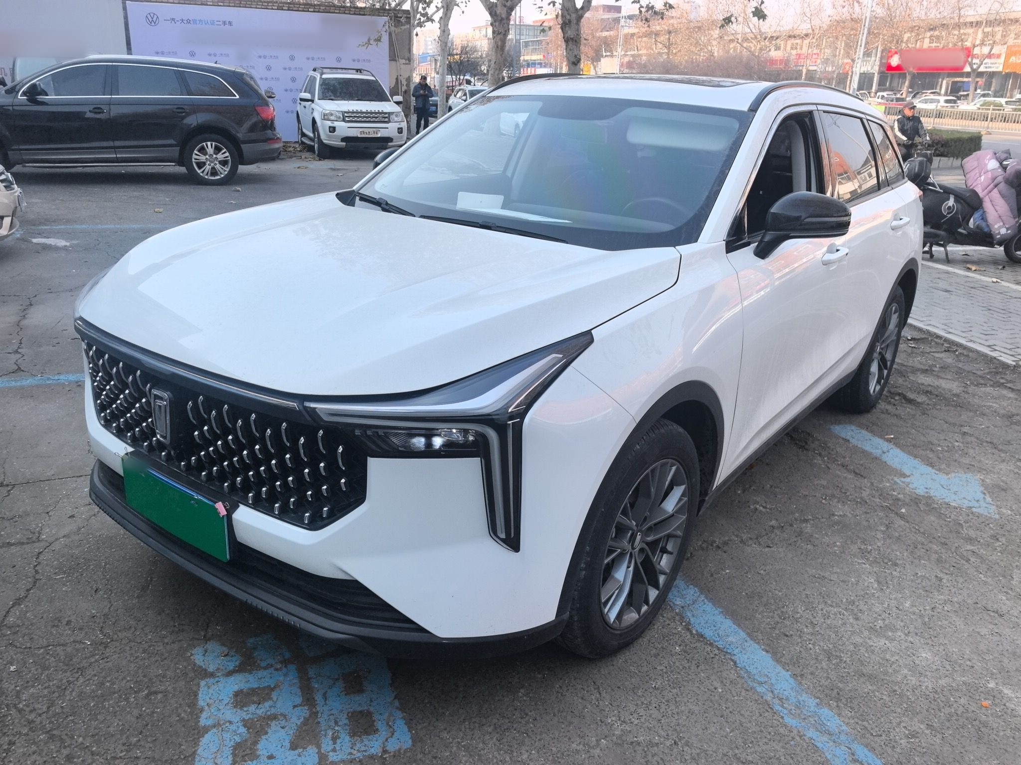 Под передней частью автомобиля