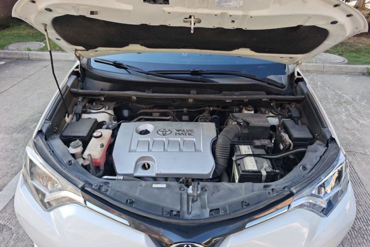 Used Toyota RAV4 2019 2.0L CVT Two-Wheel Drive Luxury Version China VI Standard