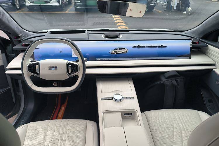 Used Geely Galaxy E8 2024 665 km Range Rear-Drive Starship Long-Range Version Center Console