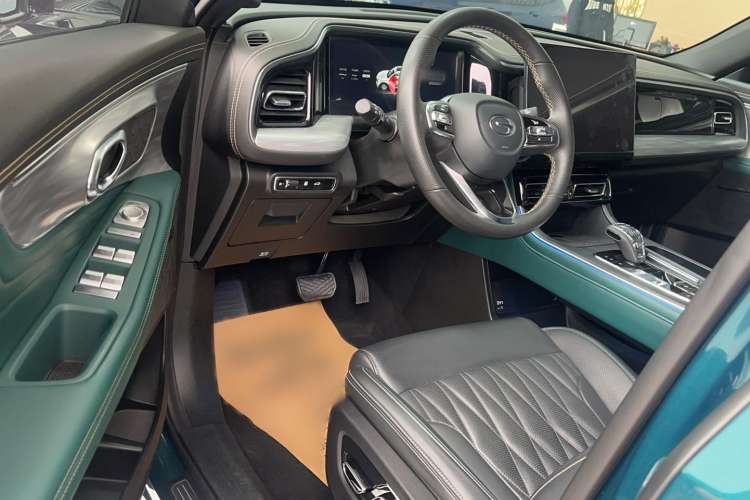 Used GAC Trumpchi GS8 2022 Linghang Series 2.0 TGDI Two-Wheel-Drive Luxury Smart Connectivity Version (7 Seats)