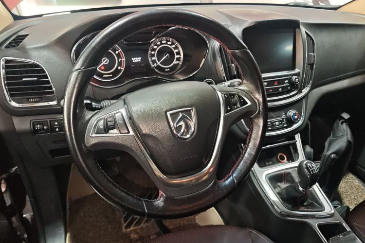 Used Baojun 560 2015 1.8L manual luxury version
