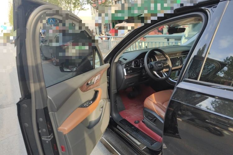 Used Audi Q7 2020 55 TFSI quattro Black Warrior Exclusive Edition Driver Seat