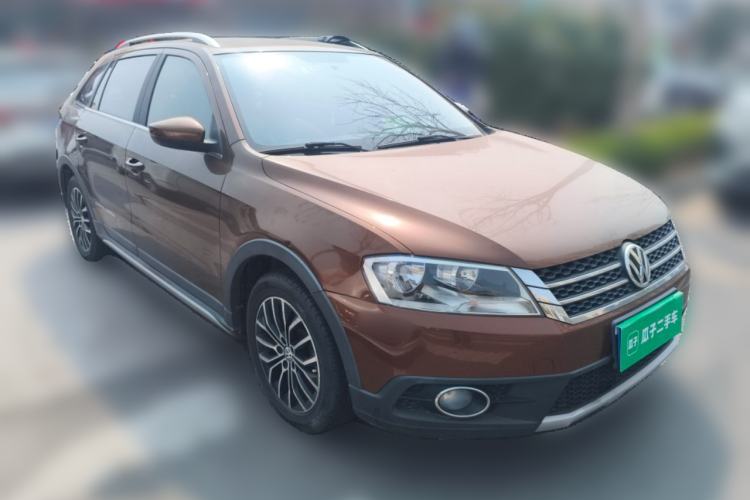 Used Volkswagen Cross Lavida 2014 1.6L Automatic Front Right 45 Deg