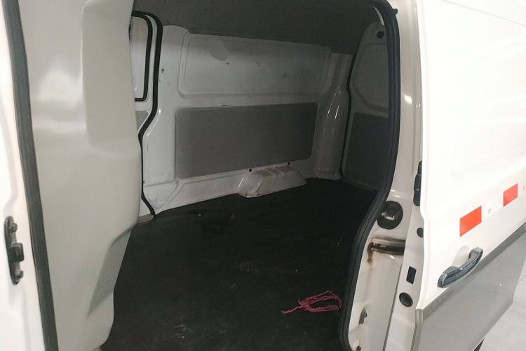 Used Jinbei New Hiace X30L 2024 Champion Edition Van 2/5 Seats Front-Mounted Air Conditioning