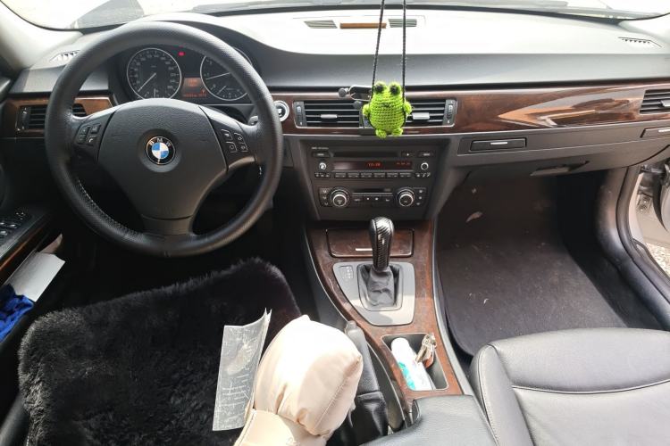 Used BMW 3 Series 2012 320i Sport Edition Center Console