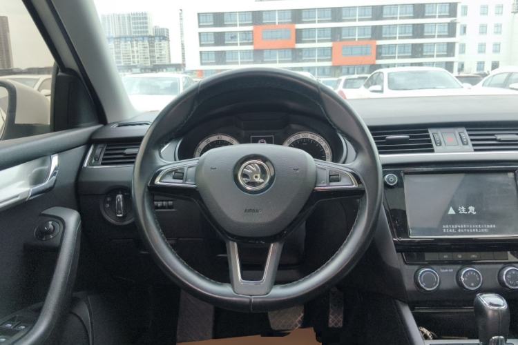 Used Skoda Octavia 2018 1.6L Automatic Luxury Edition Steering Wheel
