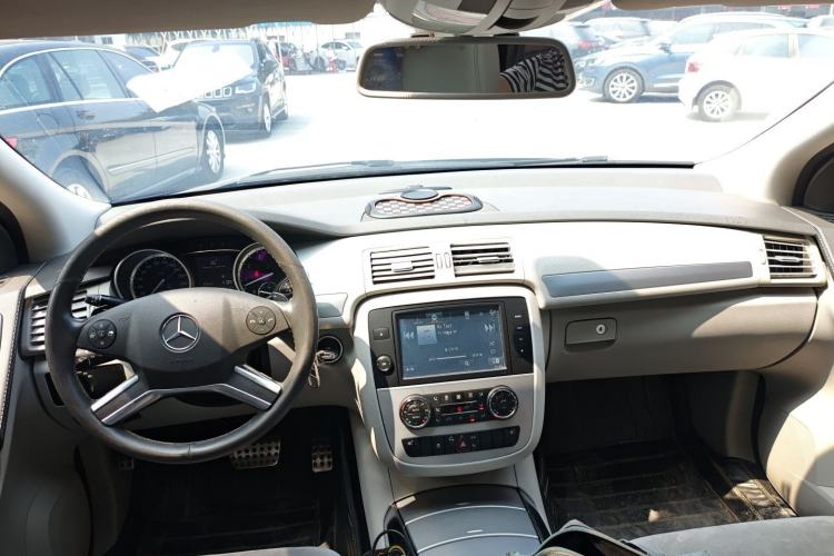 Used Mercedes-Benz R-Class  Center Console