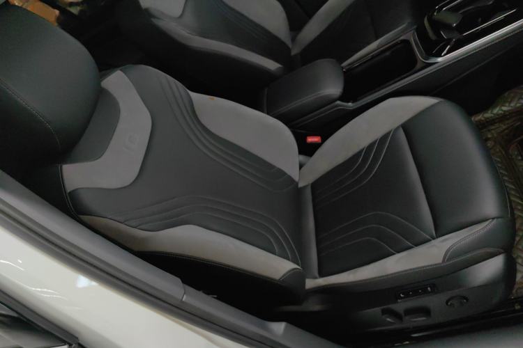 Used Volkswagen ID.4 CROZZ 2021 Long-Range Lite PRO Two-Wheel Drive Version Right Front Seat