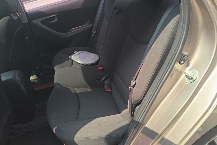 Used Hyundai Elantra (5th Generation / Langdong) 2016 1.6L Automatic Smart Version
