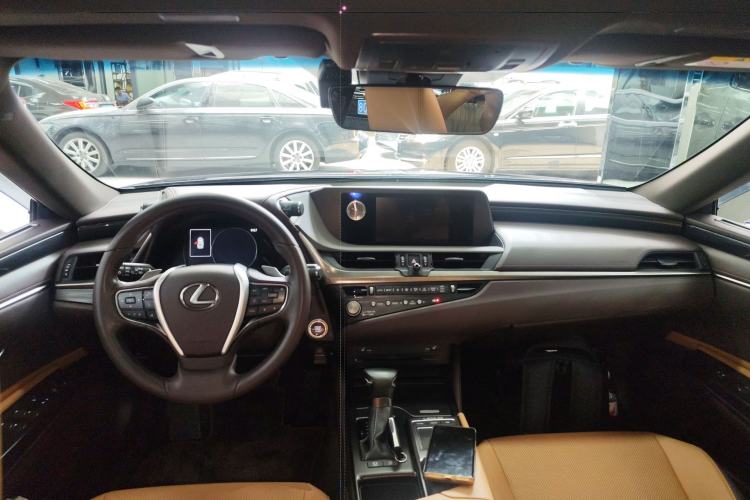 Used Lexus ES 2020 200 Excellence Edition Center Console