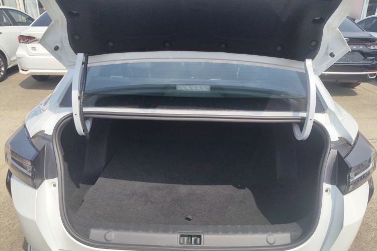 Used Dongfeng Aeolus Yixuan 2023 Mach Edition 1.5L Automatic Chasing Wind Version Trunk