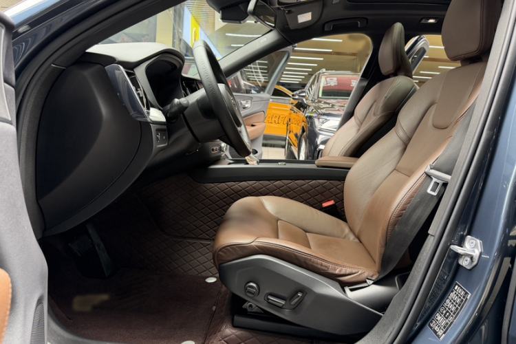 Used Volvo XC60 2022 B5 4x4 Zhiyi Luxury Edition
