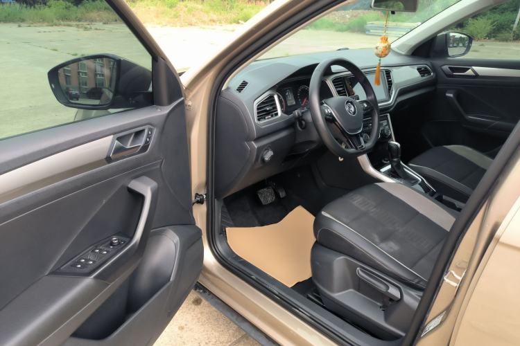 Used Volkswagen T-ROC 2018 230TSI DSG Two-Wheel Drive Advanced Version China V Standard
