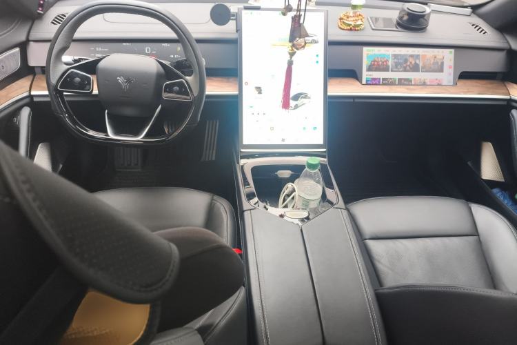 Used NETA S 2022 Extended-Range Version 1160 km Range Rear-Wheel Drive Mid-Grade Center Console