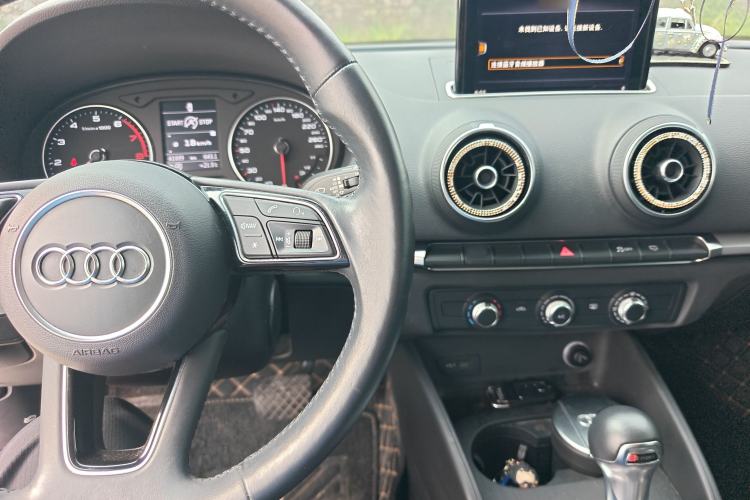 Used Audi A3 2020 Restyled Sportback 35 TFSI Entry-Level China VI Emission Standard Center Console