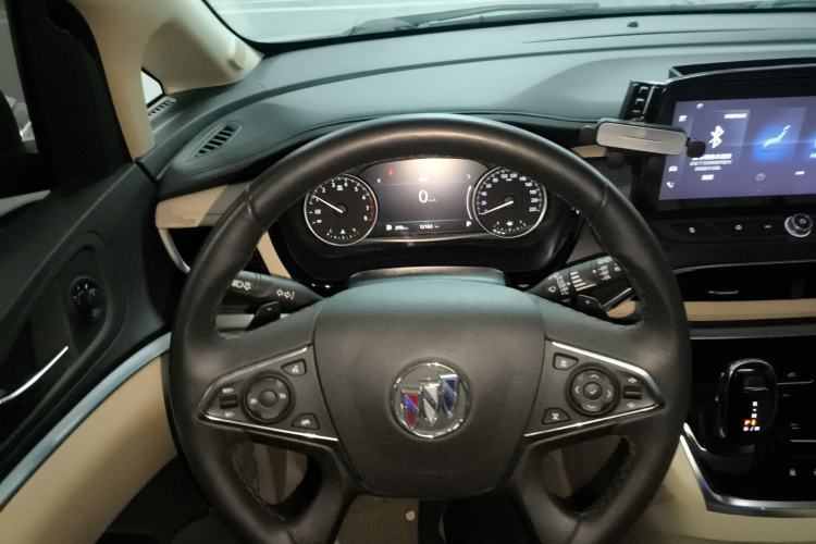 Used Buick GL8 2023 Facelifted Land Cruiser Executive Luxury Version
