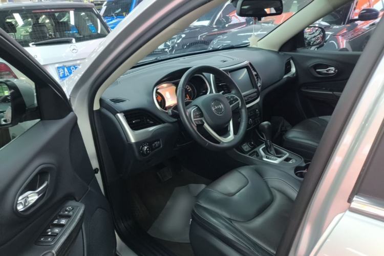 Used Jeep Cherokee 2016 2.4L Leading Smart Version