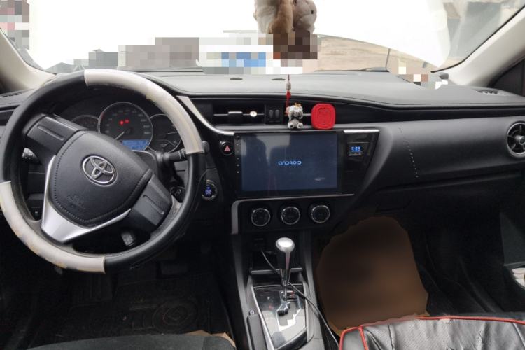 Used Toyota Corolla 2017 Revised Version 1.2T S-CVT GL Center Console