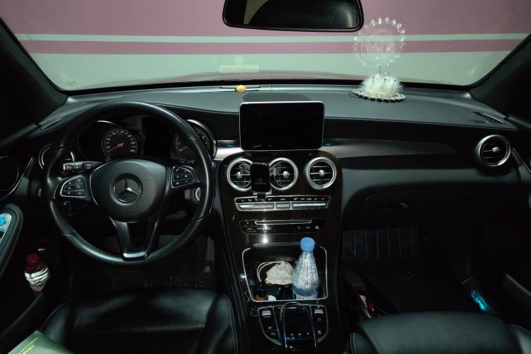 Used Mercedes-Benz GLC 2019 Facelift GLC 260 L 4MATIC Luxury Model Center Console